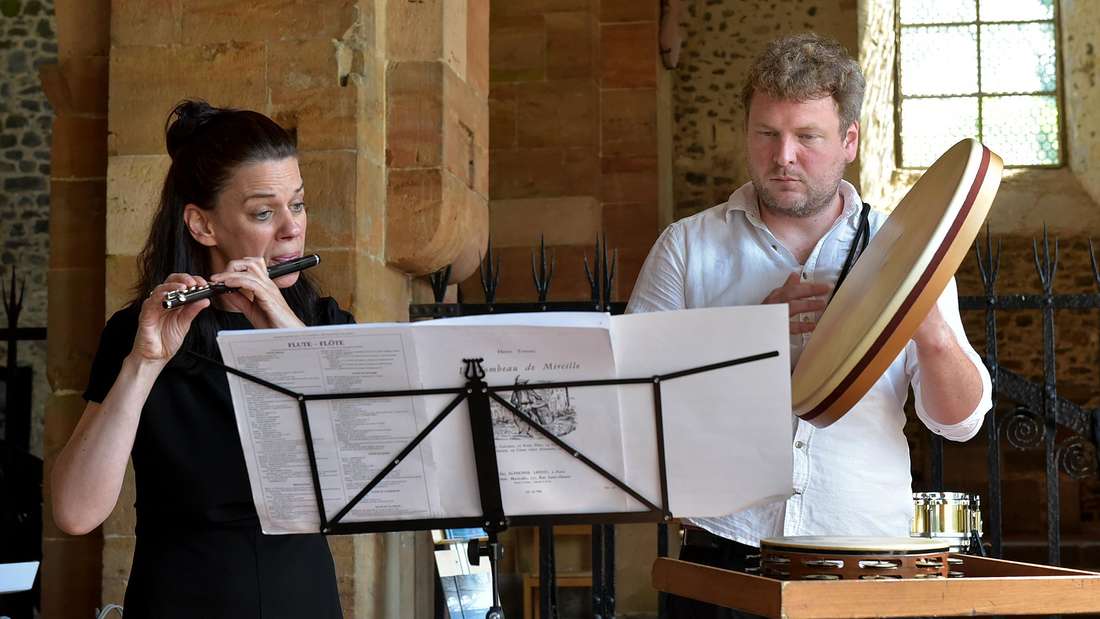 Flötistin Katharina Schröter und Schlagwerker Johannes Walter als Duo ImPuls auf dem Schiffenberg. © Heiner Schultz